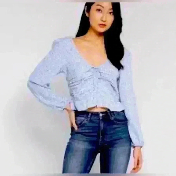 H&M Tops - H&M Blue & White floral 🌸Puff Sleeve Blouse